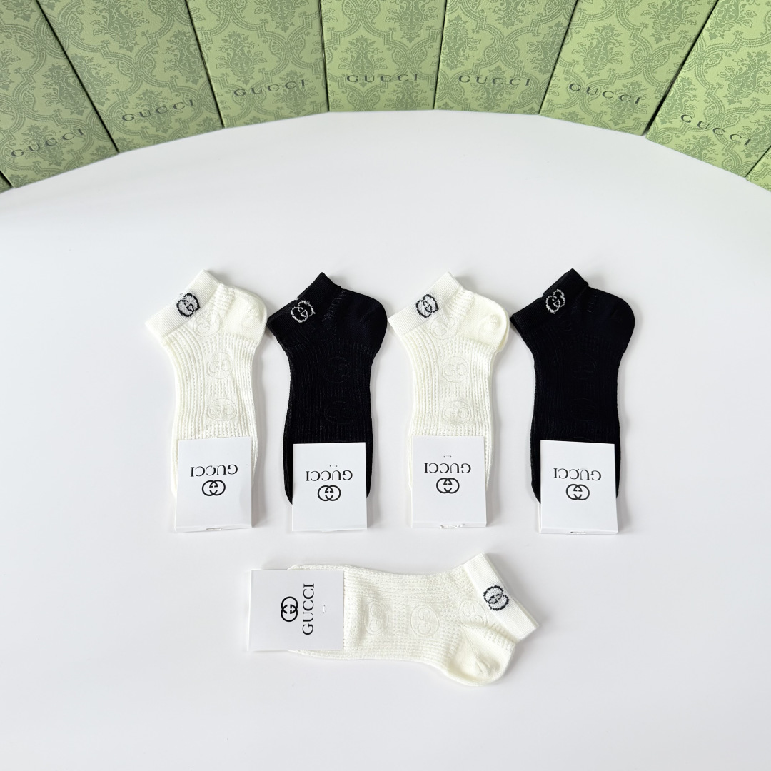 💛配专柜包装 Gucci（古驰）新款中短款堆堆袜袜子！一盒五双，专柜同步筒袜袜子，💛大牌出街，潮人必备🔥超好搭