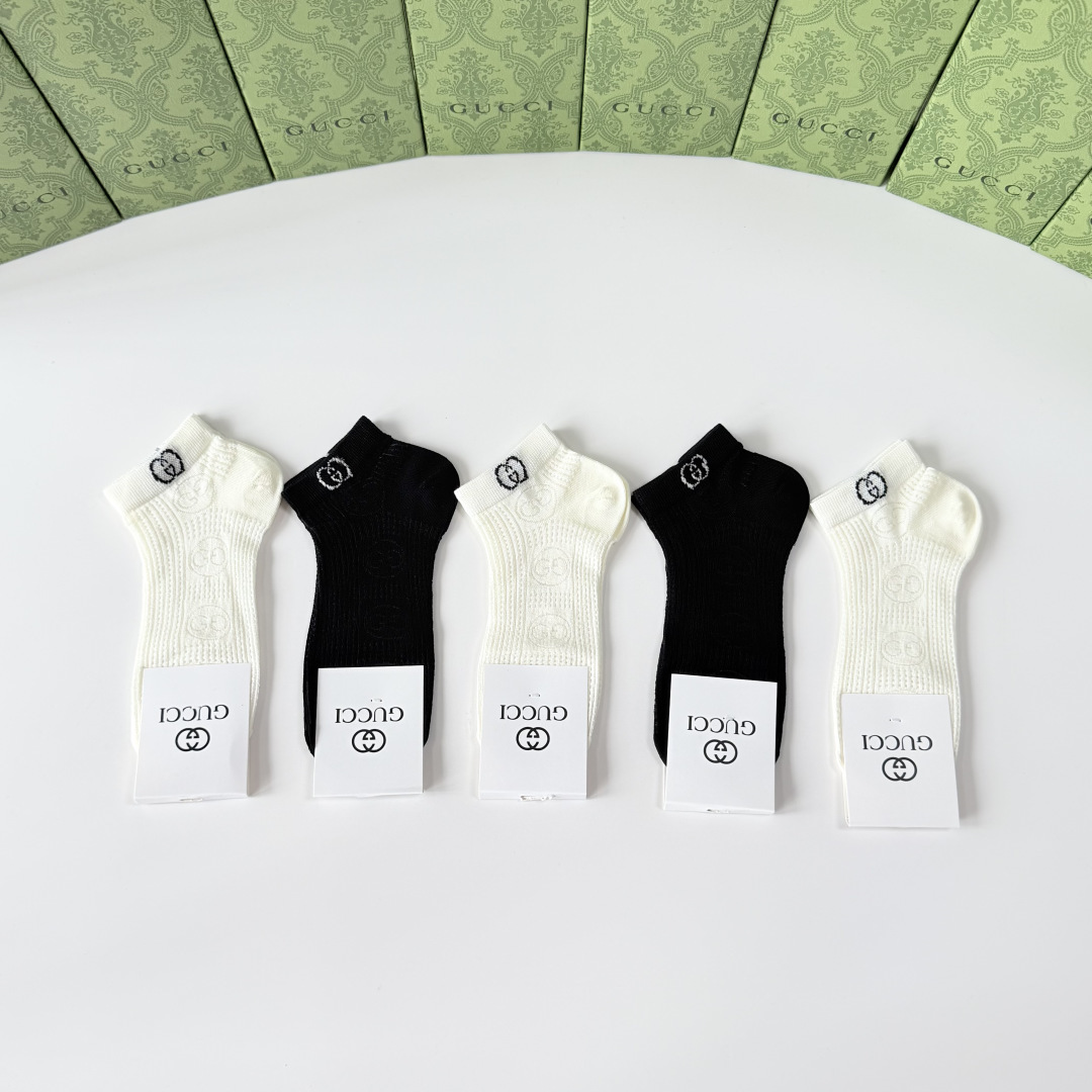 💛配专柜包装 Gucci（古驰）新款中短款堆堆袜袜子！一盒五双，专柜同步筒袜袜子，💛大牌出街，潮人必备🔥超好搭