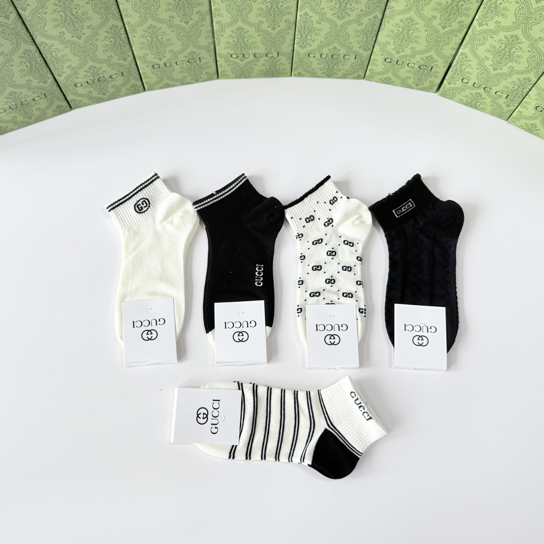 💛配专柜包装 Gucci（古驰）新款中短款堆堆袜袜子！一盒五双，专柜同步筒袜袜子，💛大牌出街，潮人必备🔥超好搭
