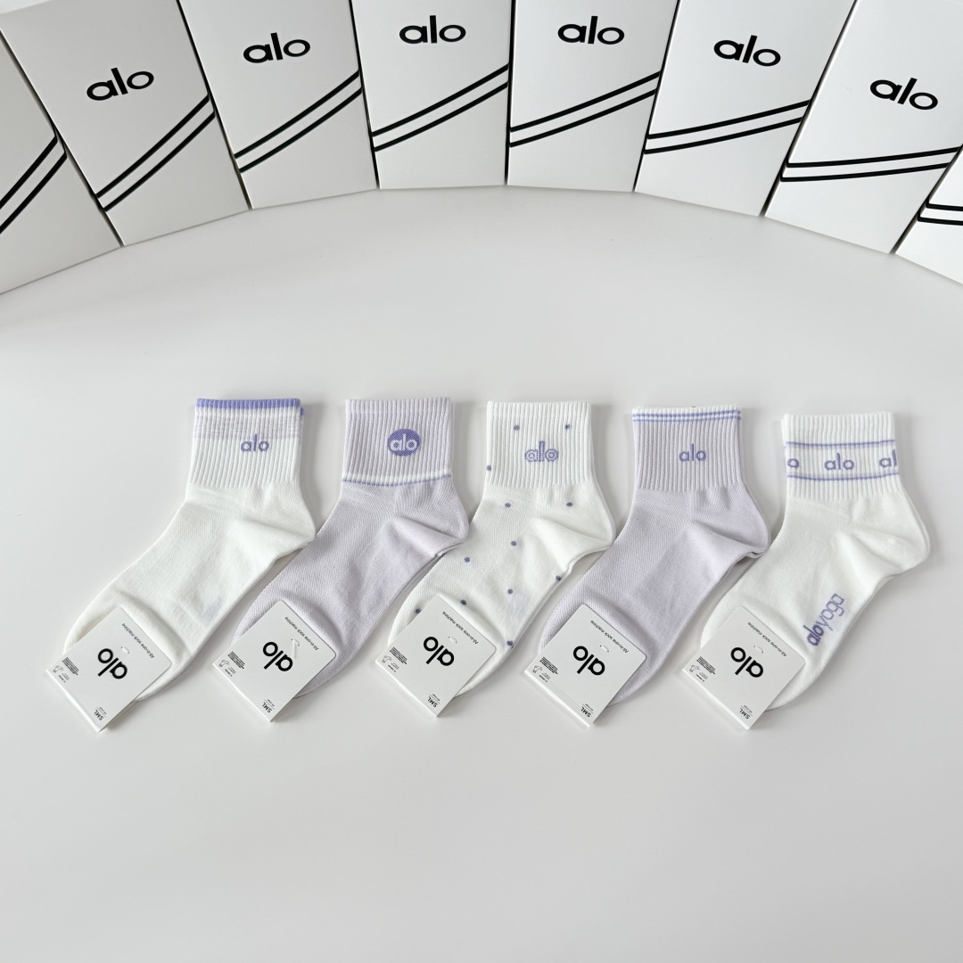 💛配包装 ALO（阿洛）新款中长款堆堆袜袜子！一盒五双， 专柜同步筒款袜子，💛大牌出街，潮人必备🔥超好搭