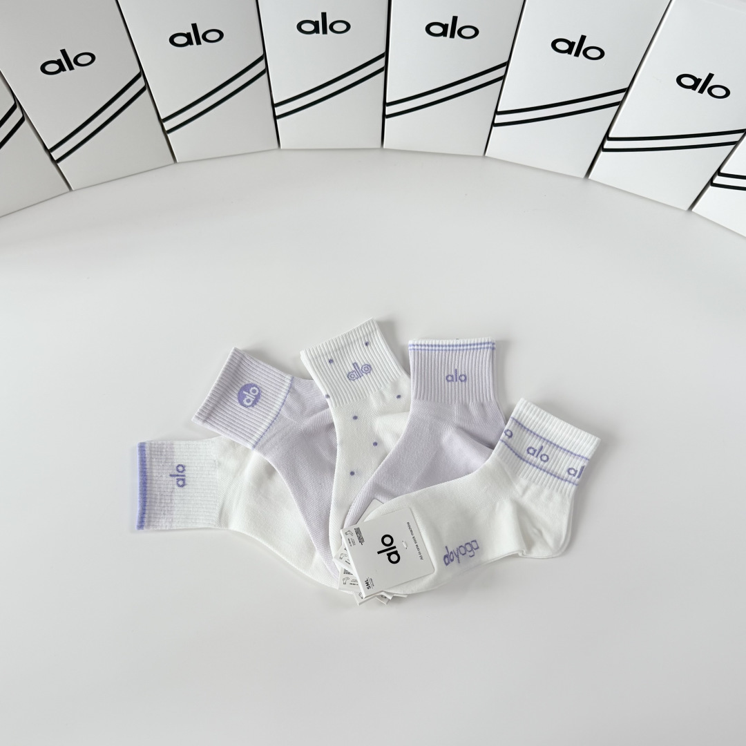 💛配包装 ALO（阿洛）新款中长款堆堆袜袜子！一盒五双， 专柜同步筒款袜子，💛大牌出街，潮人必备🔥超好搭