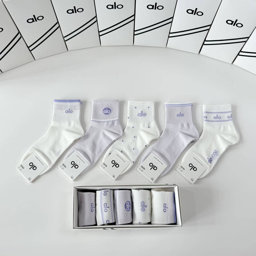 💛配包装 ALO（阿洛）新款中长款堆堆袜袜子！一盒五双， 专柜同步筒款袜子，💛大牌出街，潮人必备🔥超好搭