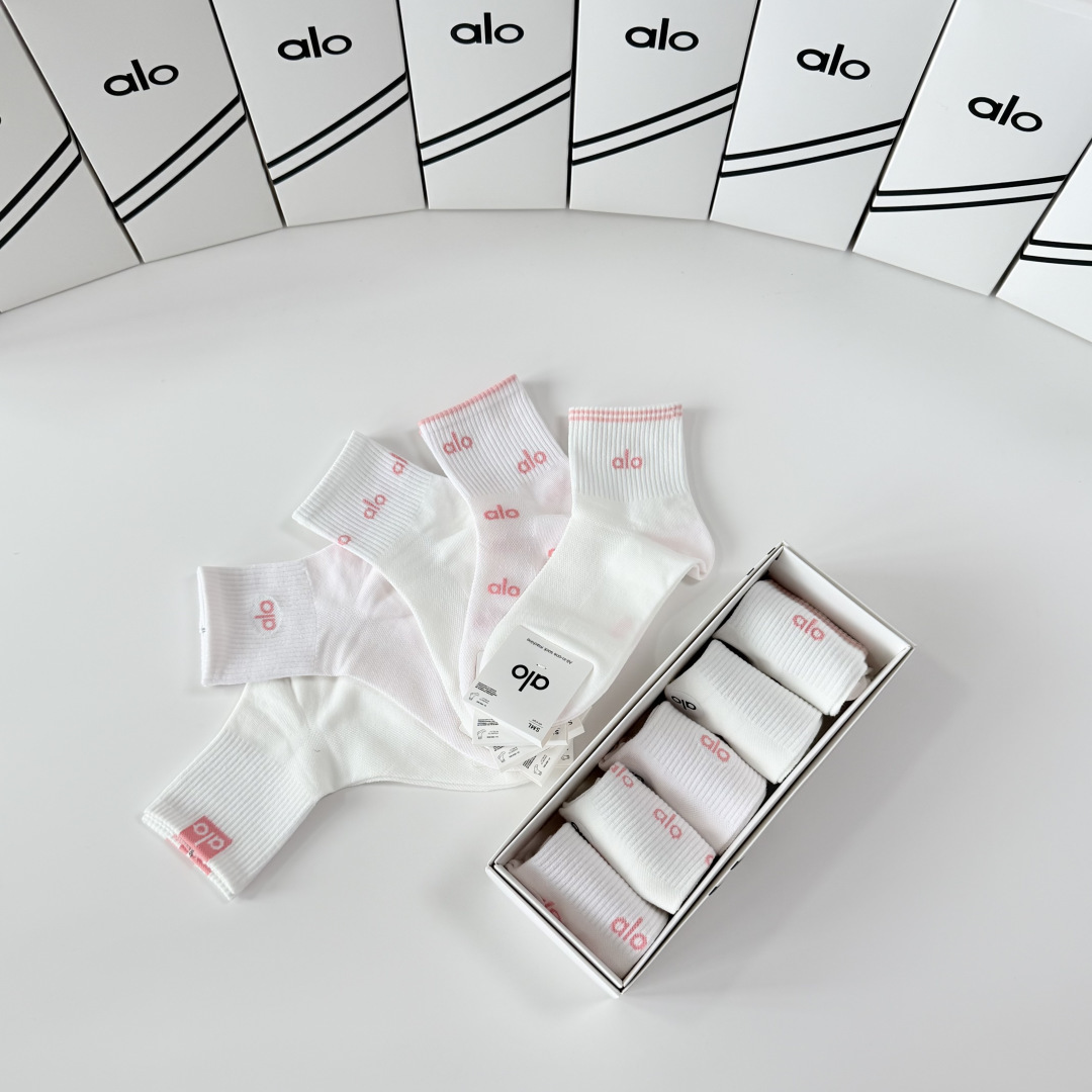 💛配包装 ALO（阿洛）新款中长款堆堆袜袜子！一盒五双， 专柜同步筒款袜子，💛大牌出街，潮人必备🔥超好搭