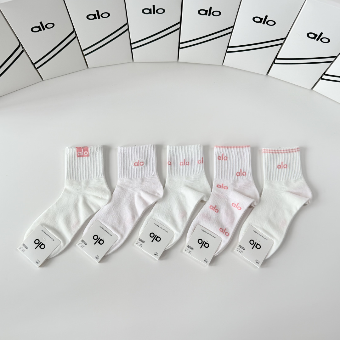 💛配包装 ALO（阿洛）新款中长款堆堆袜袜子！一盒五双， 专柜同步筒款袜子，💛大牌出街，潮人必备🔥超好搭
