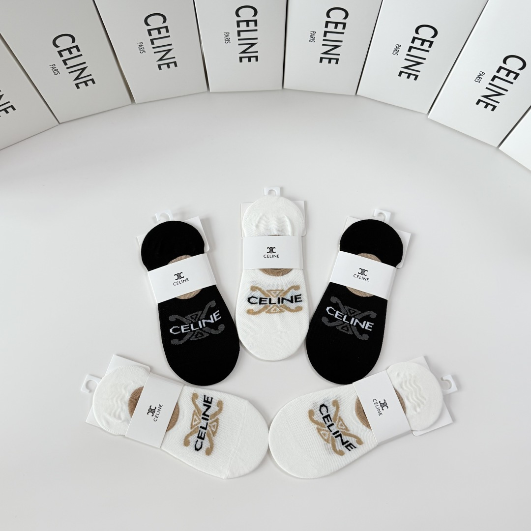 💛配包装 CELINE（赛琳）新款船袜堆堆袜袜子！一盒五双， 专柜同步筒款袜子，💛大牌出街，潮人必备🔥超好搭