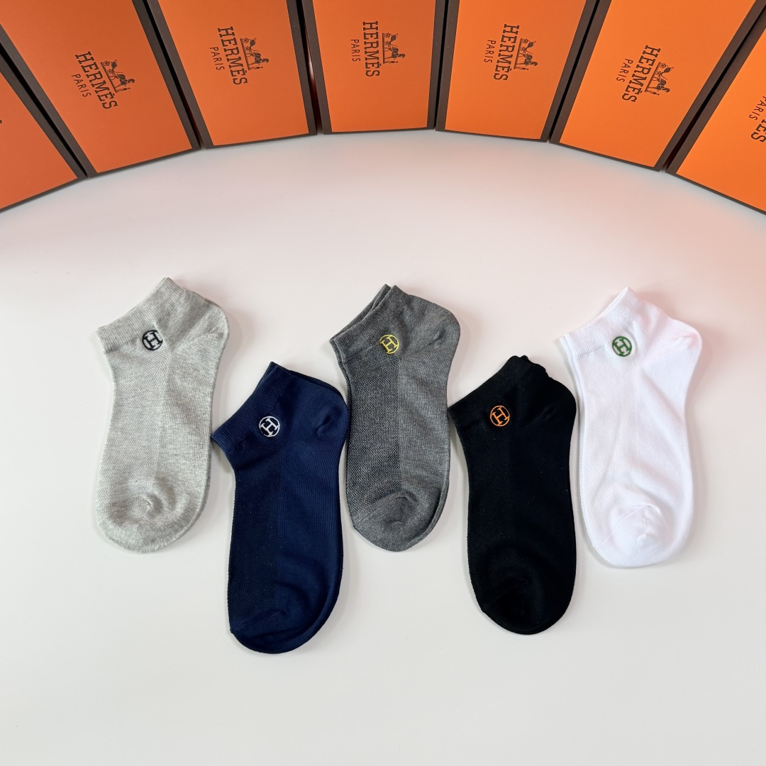 💛配包装 Hermes （爱马仕）新款刺绣中短款堆堆袜袜子！一盒五双， 专柜同步筒款袜子，💛大牌出街，潮人必备🔥超好搭