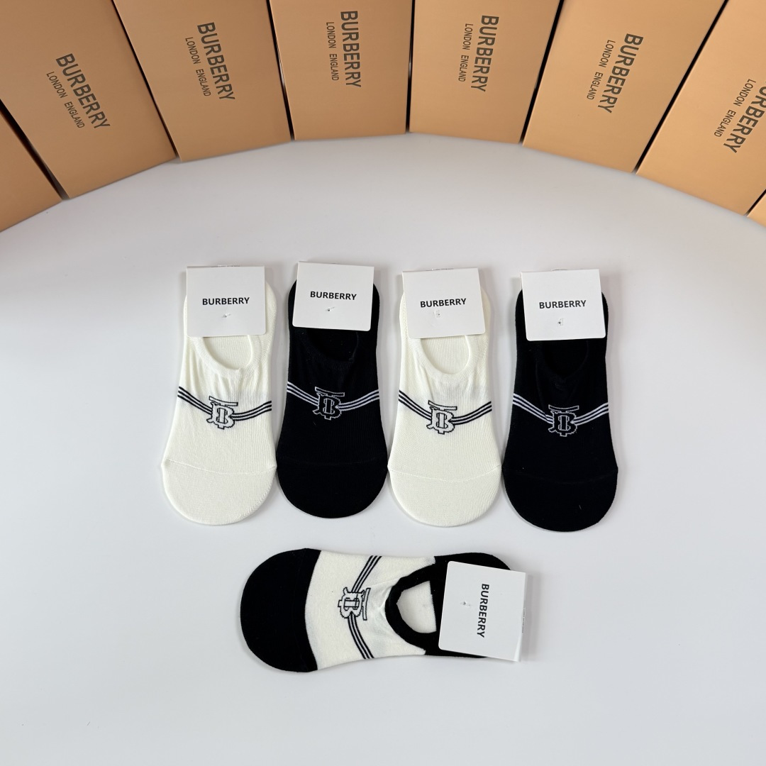 💛配包装 Burberry （巴宝莉）新款船袜堆堆袜袜子！一盒五双， 专柜同步筒款袜子，💛大牌出街，潮人必备🔥超好搭