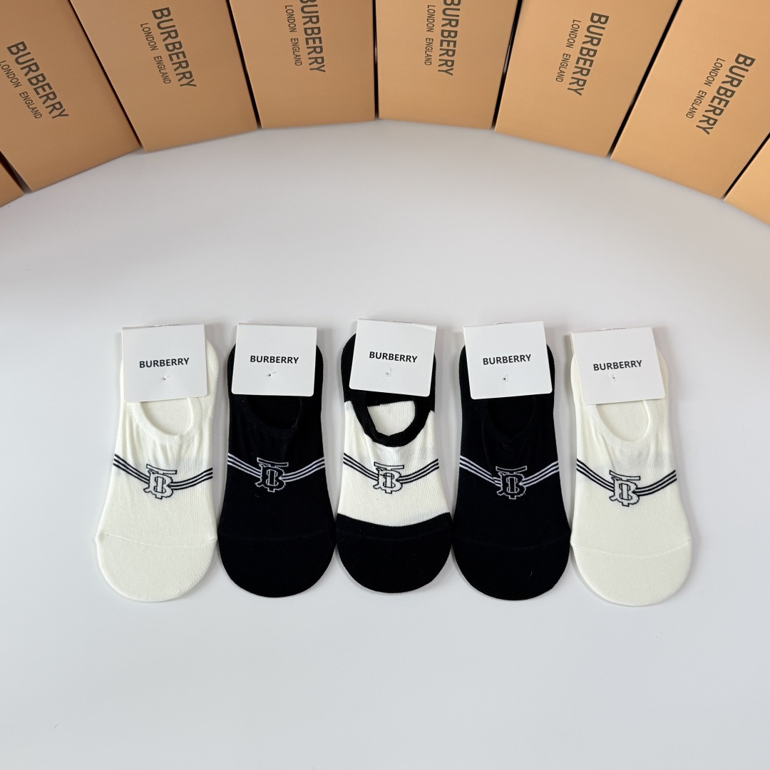 💛配包装 Burberry （巴宝莉）新款船袜堆堆袜袜子！一盒五双， 专柜同步筒款袜子，💛大牌出街，潮人必备🔥超好搭