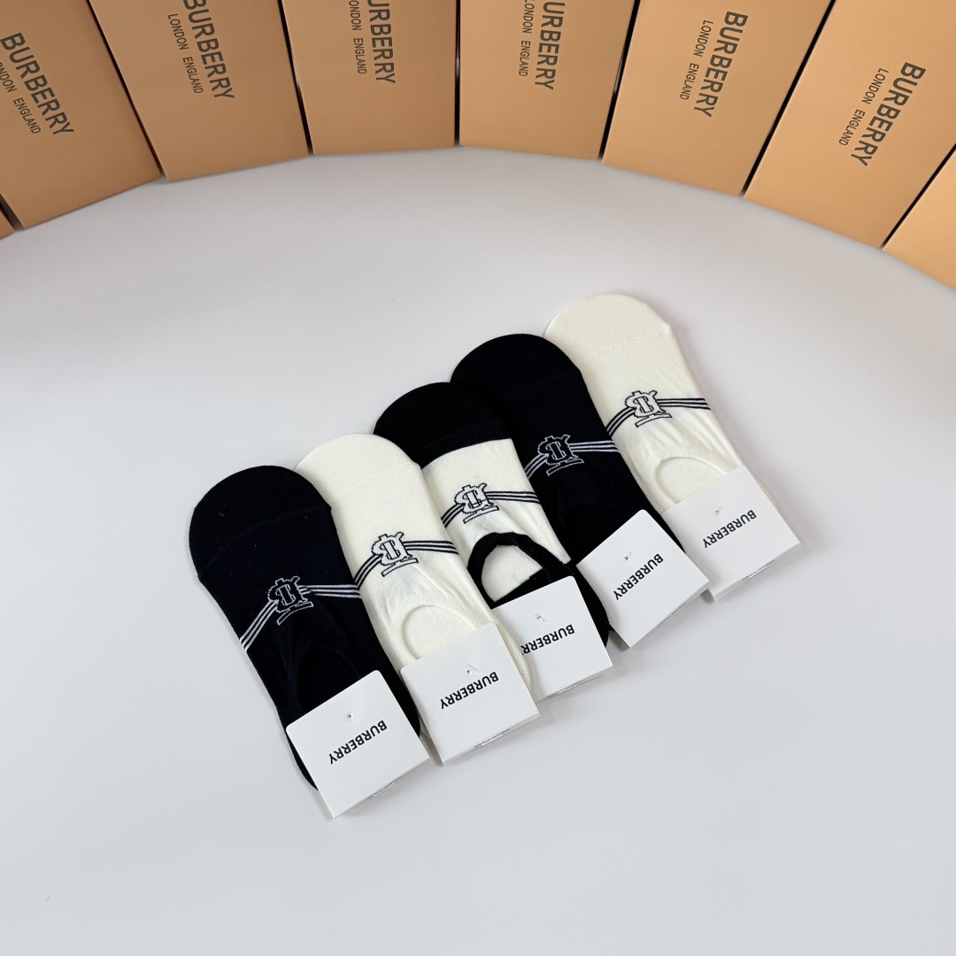 💛配包装 Burberry （巴宝莉）新款船袜堆堆袜袜子！一盒五双， 专柜同步筒款袜子，💛大牌出街，潮人必备🔥超好搭