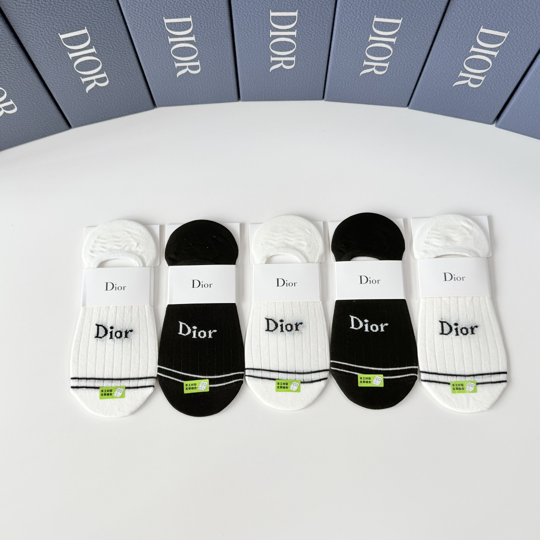 💛配专柜包装 DIOR（迪奥）新款船袜堆堆袜袜子！一盒五双，专柜同步筒袜袜子，💛大牌出街，潮人必备🔥超好搭。
