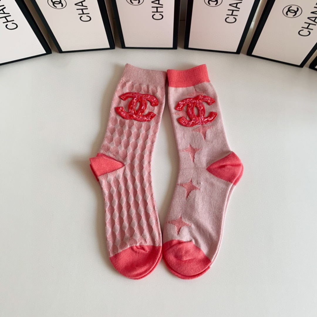 💛配专柜包装 Chanel（香奈儿）新款多巴胺羊绒堆堆袜袜子！一盒两双，专柜同步款袜子，💛大牌出街，潮人必备🔥超好搭