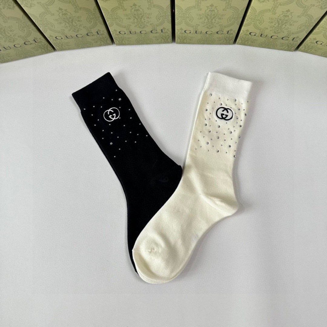 💛配专柜包装 Gucci（古驰）新款饰品水钻高工堆堆袜袜子！一盒两双，专柜同步筒袜袜子，💛大牌出街，潮人必备🔥超好搭