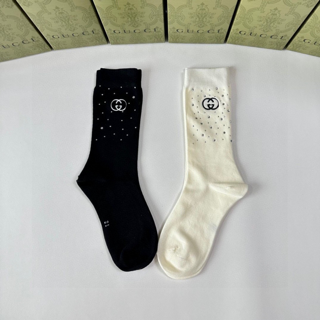 💛配专柜包装 Gucci（古驰）新款饰品水钻高工堆堆袜袜子！一盒两双，专柜同步筒袜袜子，💛大牌出街，潮人必备🔥超好搭