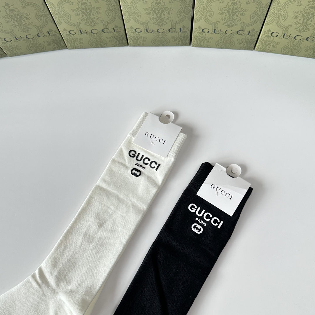 💛配包装 Gucci（古驰）爆款出货 新款轻奢及膝小腿袜堆堆袜袜子🧦！一盒两双，专柜同步筒袜袜子，💛大牌出街，潮人必备🔥