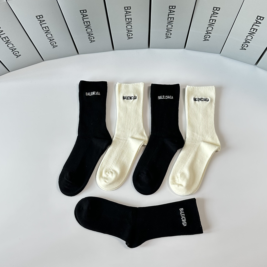 💛配专柜包装 Balenciaga （巴黎世家）新款中长款堆堆袜袜子！一盒五双，专柜同步筒袜袜子，💛大牌出街，潮人必备🔥