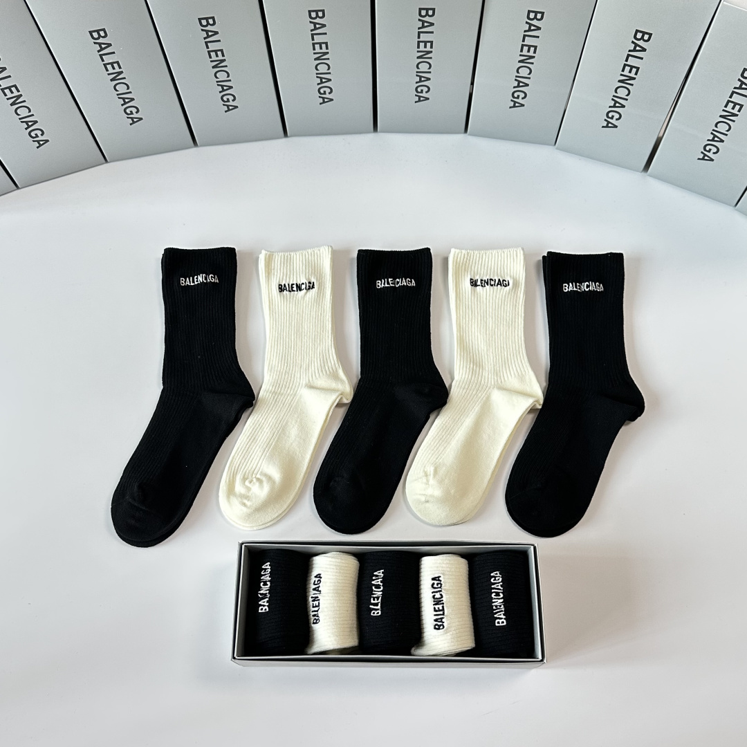 💛配专柜包装 Balenciaga （巴黎世家）新款中长款堆堆袜袜子！一盒五双，专柜同步筒袜袜子，💛大牌出街，潮人必备🔥