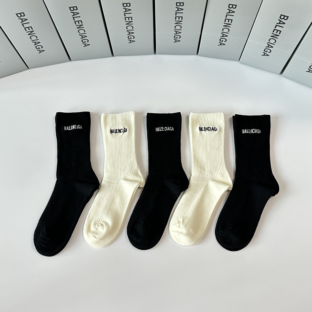 💛配专柜包装 Balenciaga （巴黎世家）新款中长款堆堆袜袜子！一盒五双，专柜同步筒袜袜子，💛大牌出街，潮人必备🔥