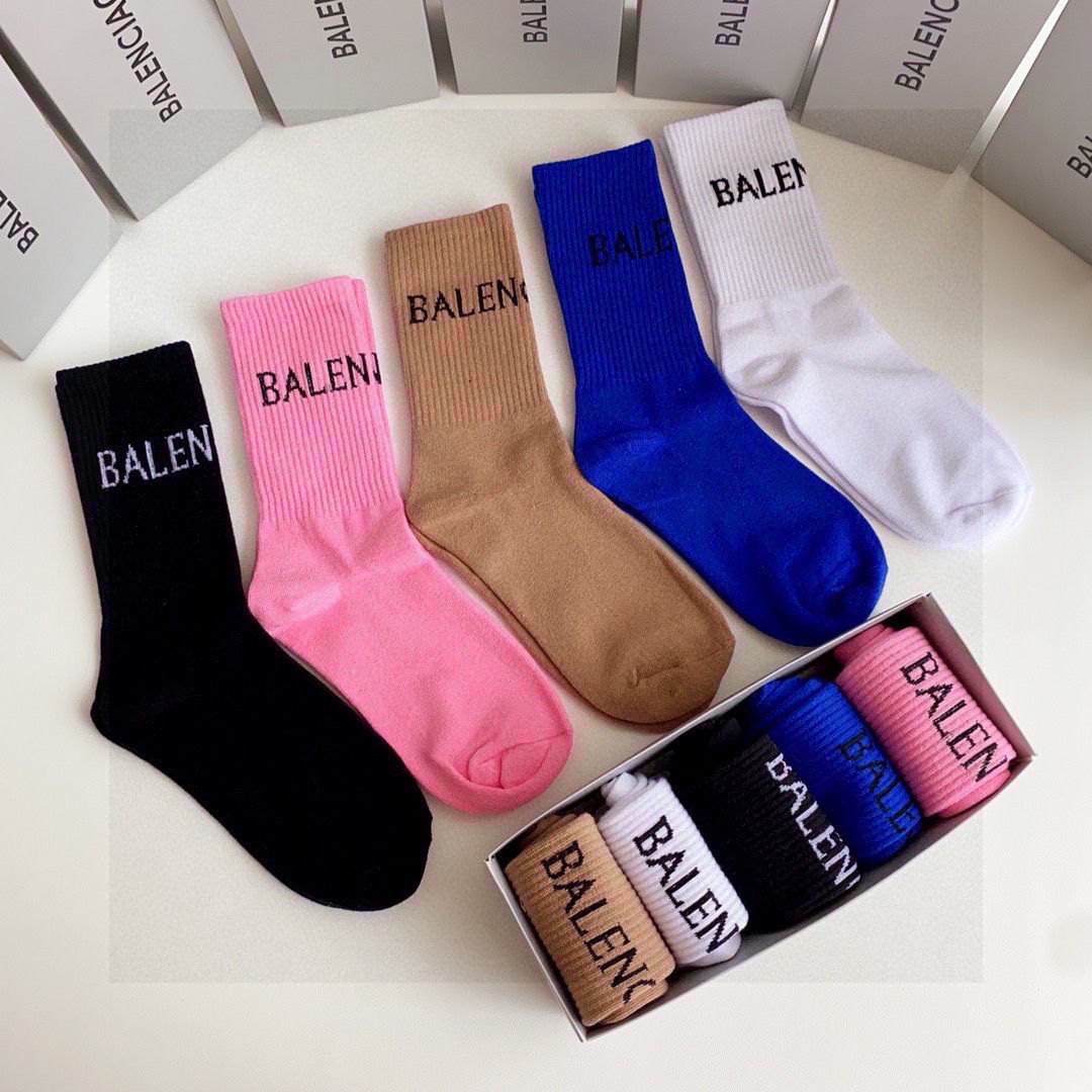 💛配专柜包装 Balenciaga（巴黎世家）新款中长款堆堆袜袜子！一盒五双，专柜同步筒袜袜子，💛大牌出街，潮人必备🔥超