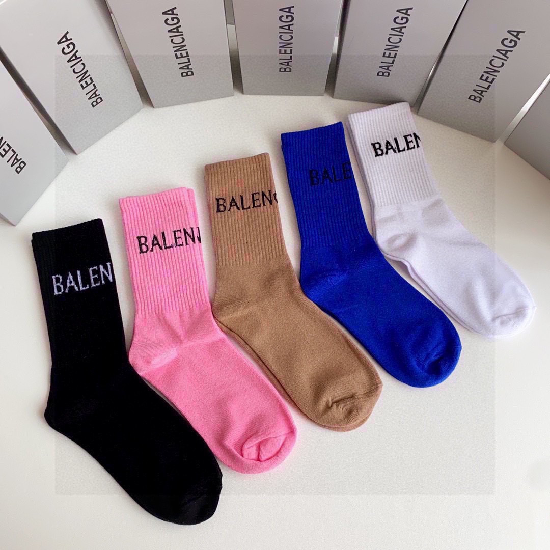 💛配专柜包装 Balenciaga（巴黎世家）新款中长款堆堆袜袜子！一盒五双，专柜同步筒袜袜子，💛大牌出街，潮人必备🔥超