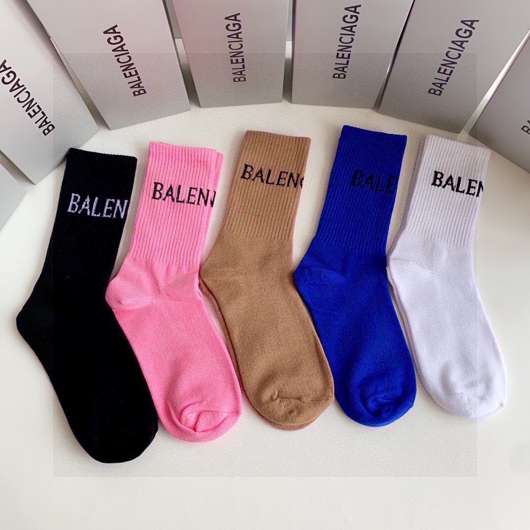 💛配专柜包装 Balenciaga（巴黎世家）新款中长款堆堆袜袜子！一盒五双，专柜同步筒袜袜子，💛大牌出街，潮人必备🔥超
