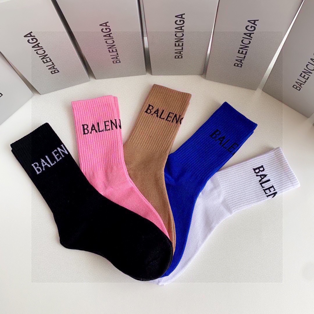 💛配专柜包装 Balenciaga（巴黎世家）新款中长款堆堆袜袜子！一盒五双，专柜同步筒袜袜子，💛大牌出街，潮人必备🔥超