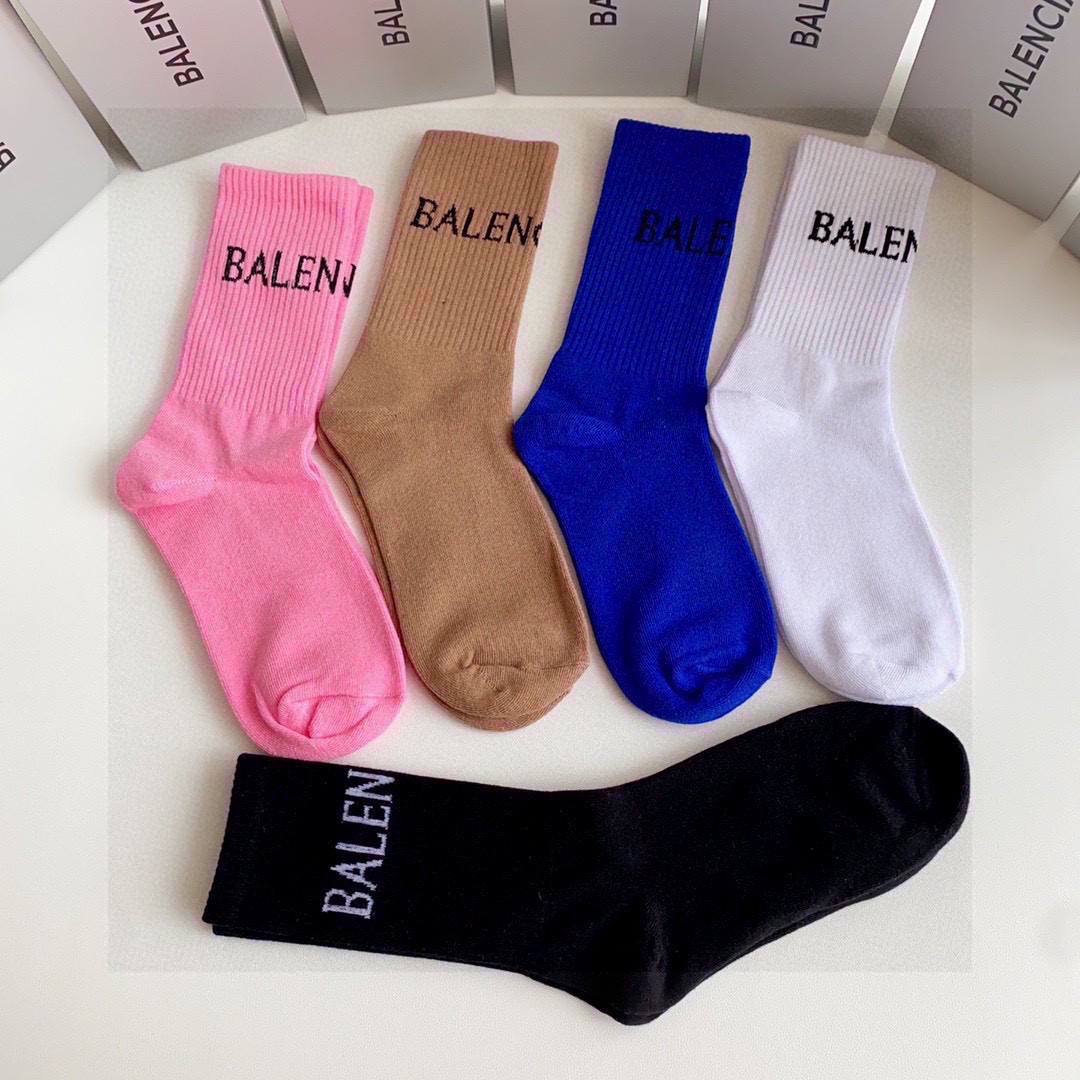 💛配专柜包装 Balenciaga（巴黎世家）新款中长款堆堆袜袜子！一盒五双，专柜同步筒袜袜子，💛大牌出街，潮人必备🔥超