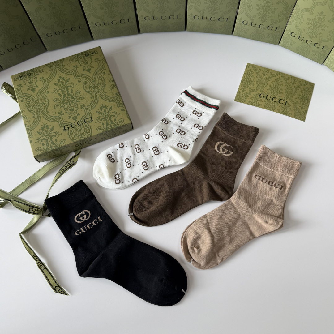 💛配专柜包装 Gucci（古驰）新款礼盒装中长款堆堆袜袜子！一盒四双，专柜同步筒袜袜子，💛大牌出街，潮人必备🔥超好搭