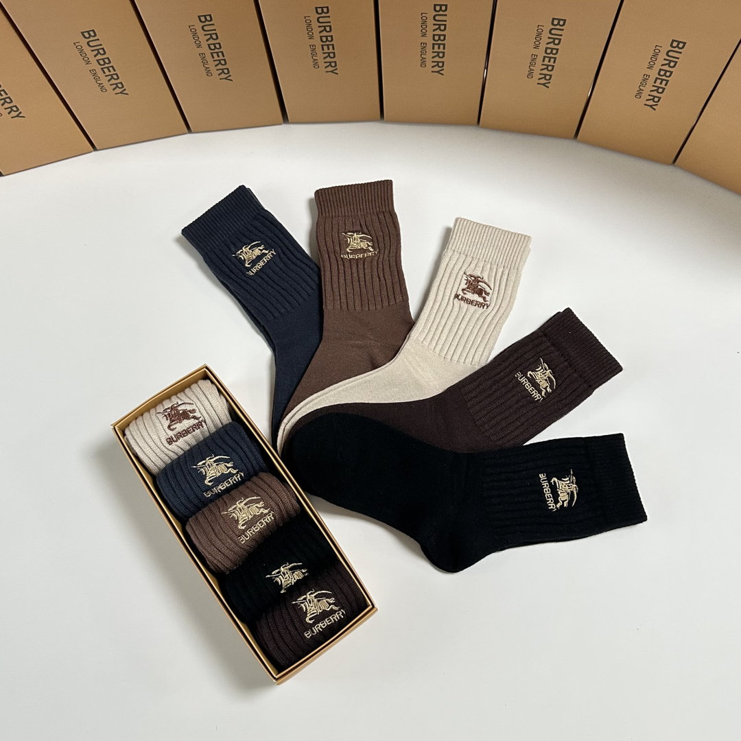 💛配包装 Burberry （巴宝莉）新款羊绒刺绣中长款堆堆袜袜子！一盒五双， 专柜同步筒款袜子，💛大牌出街，潮人必备🔥