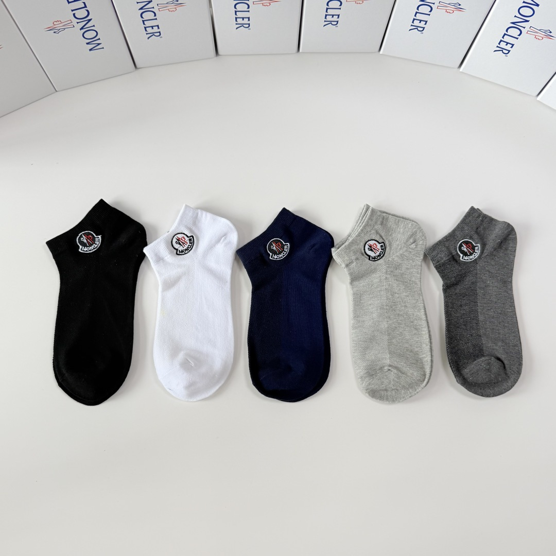 💛配包装 MONCLER（蒙口）新款经典刺绣中短款堆堆袜袜子！一盒五双， 专柜同步筒袜袜子，💛大牌出街，潮人必备🔥超好搭