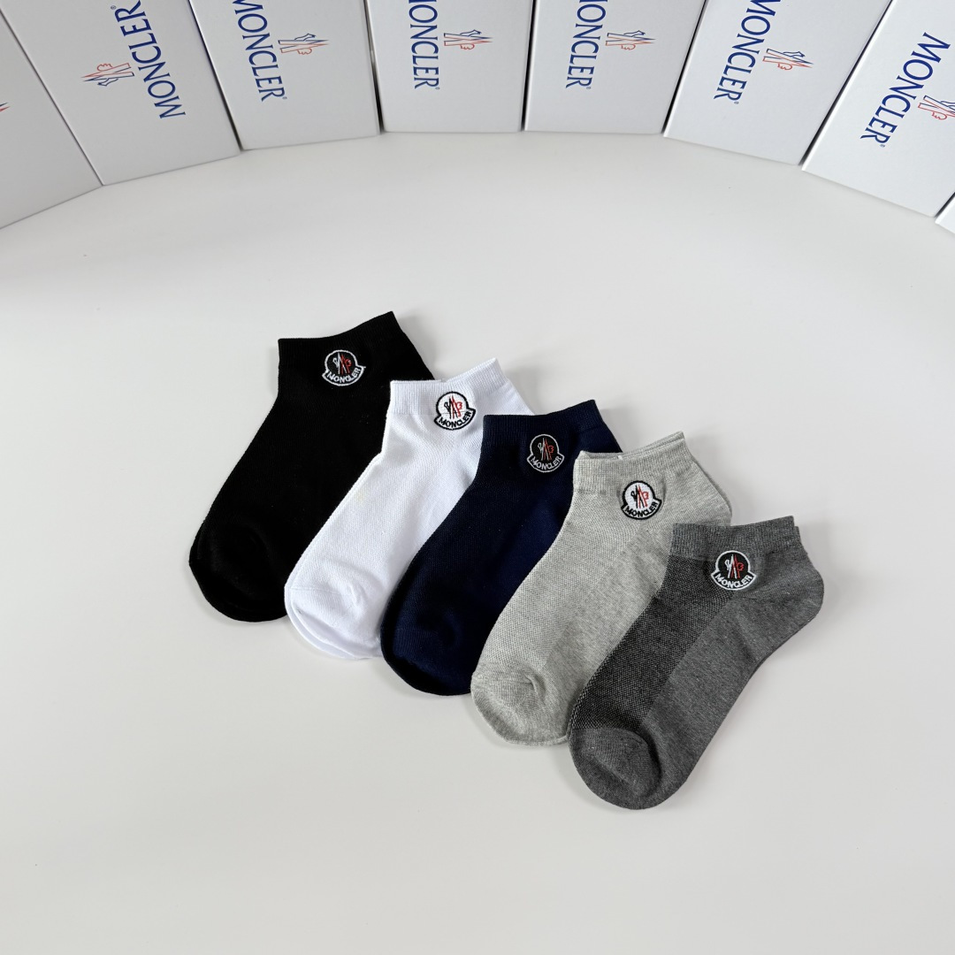 💛配包装 MONCLER（蒙口）新款经典刺绣中短款堆堆袜袜子！一盒五双， 专柜同步筒袜袜子，💛大牌出街，潮人必备🔥超好搭