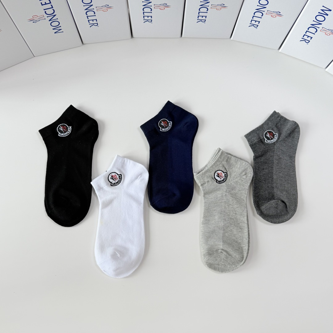 💛配包装 MONCLER（蒙口）新款经典刺绣中短款堆堆袜袜子！一盒五双， 专柜同步筒袜袜子，💛大牌出街，潮人必备🔥超好搭