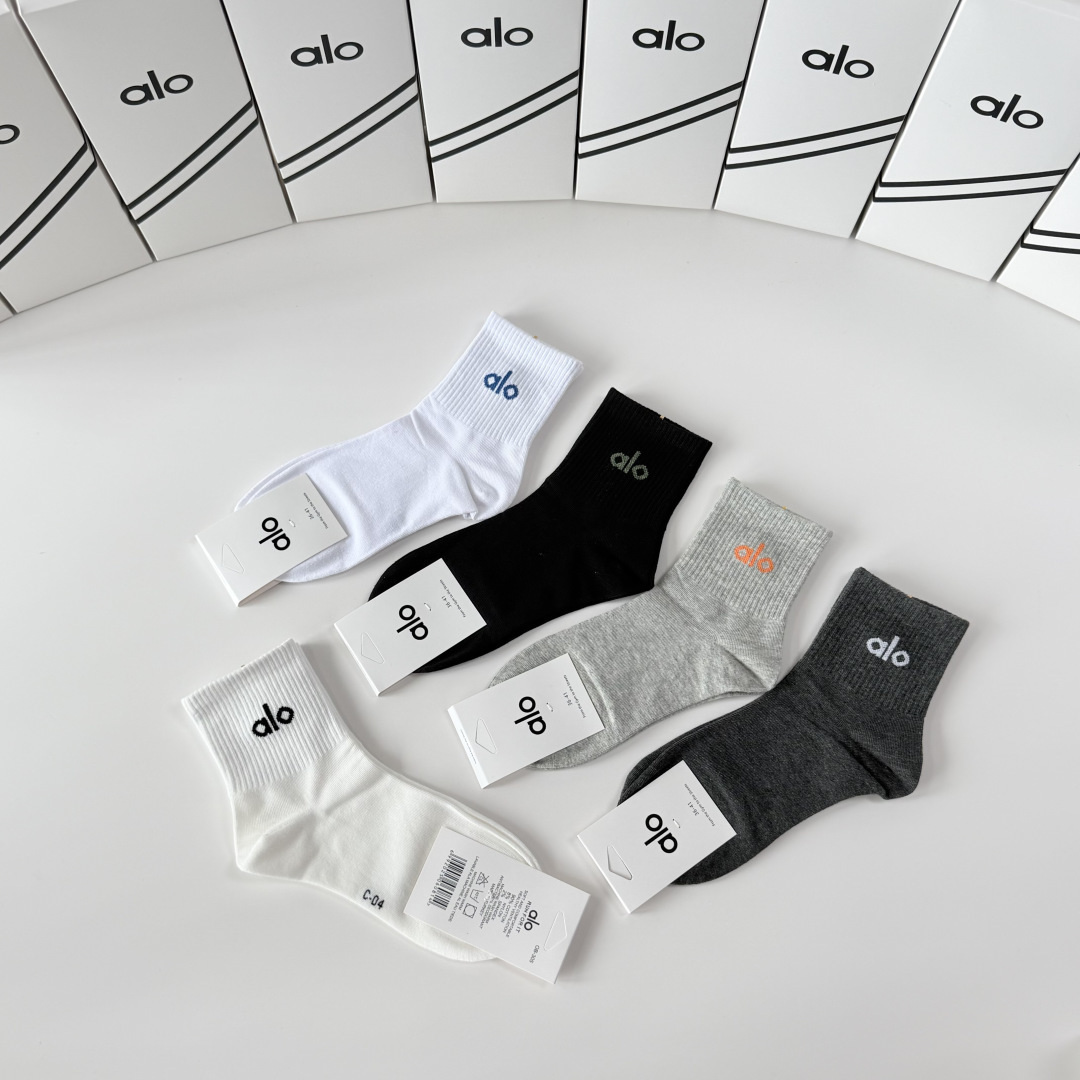 💛配包装 ALO（阿洛）新款中长款堆堆袜袜子！一盒五双， 专柜同步筒款袜子，💛大牌出街，潮人必备🔥超好搭