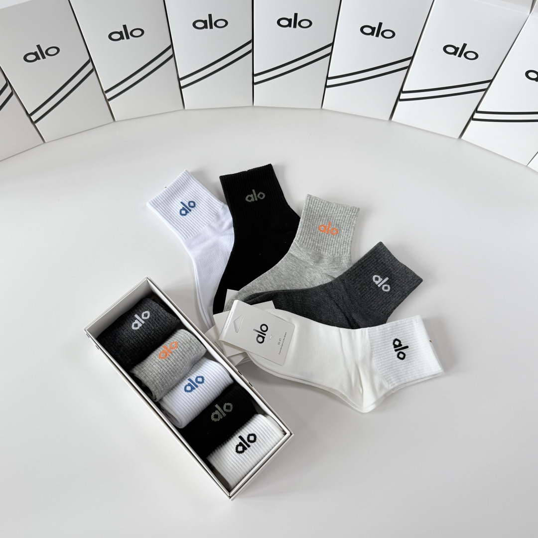 💛配包装 ALO（阿洛）新款中长款堆堆袜袜子！一盒五双， 专柜同步筒款袜子，💛大牌出街，潮人必备🔥超好搭