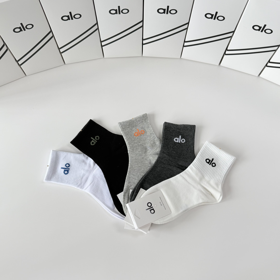 💛配包装 ALO（阿洛）新款中长款堆堆袜袜子！一盒五双， 专柜同步筒款袜子，💛大牌出街，潮人必备🔥超好搭