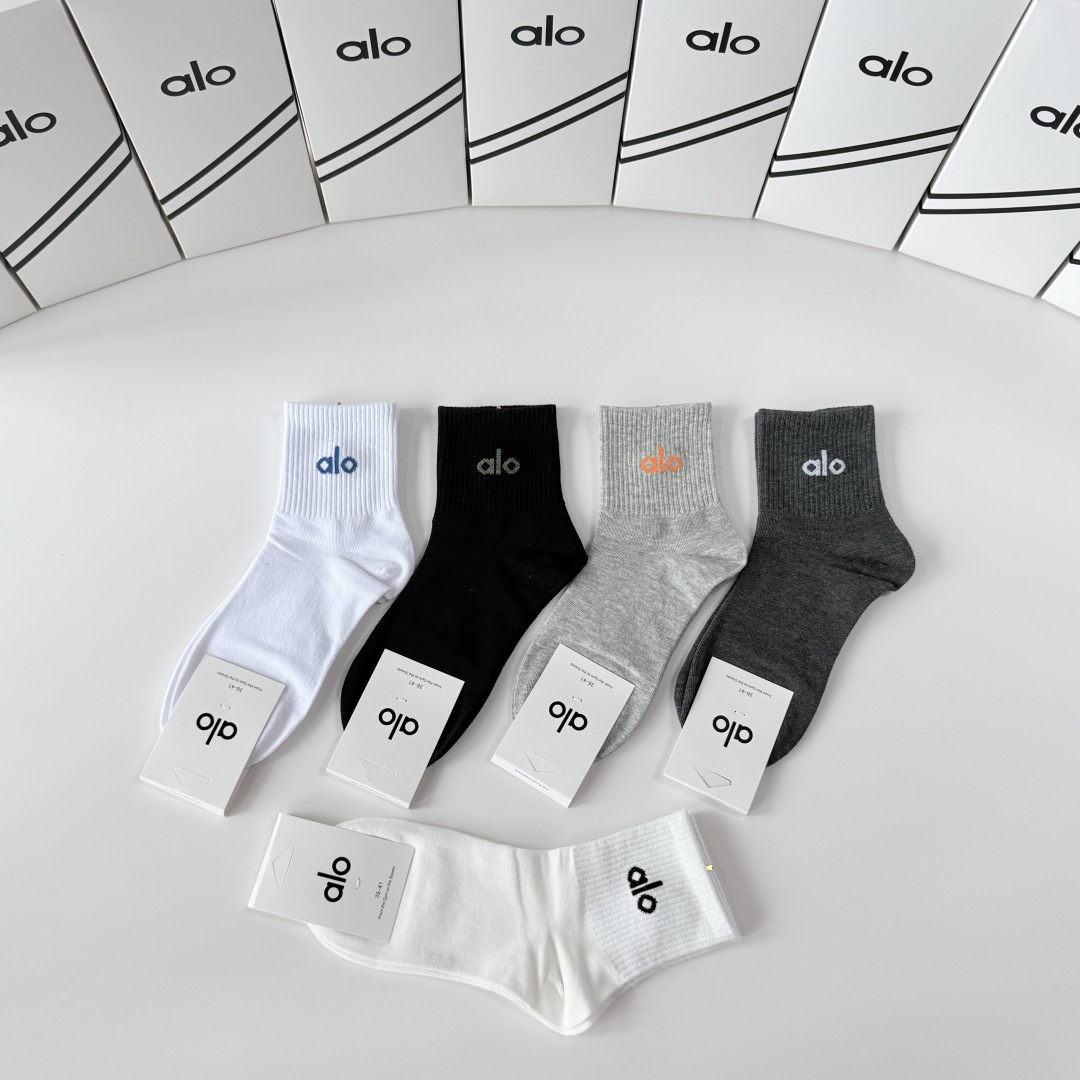 💛配包装 ALO（阿洛）新款中长款堆堆袜袜子！一盒五双， 专柜同步筒款袜子，💛大牌出街，潮人必备🔥超好搭