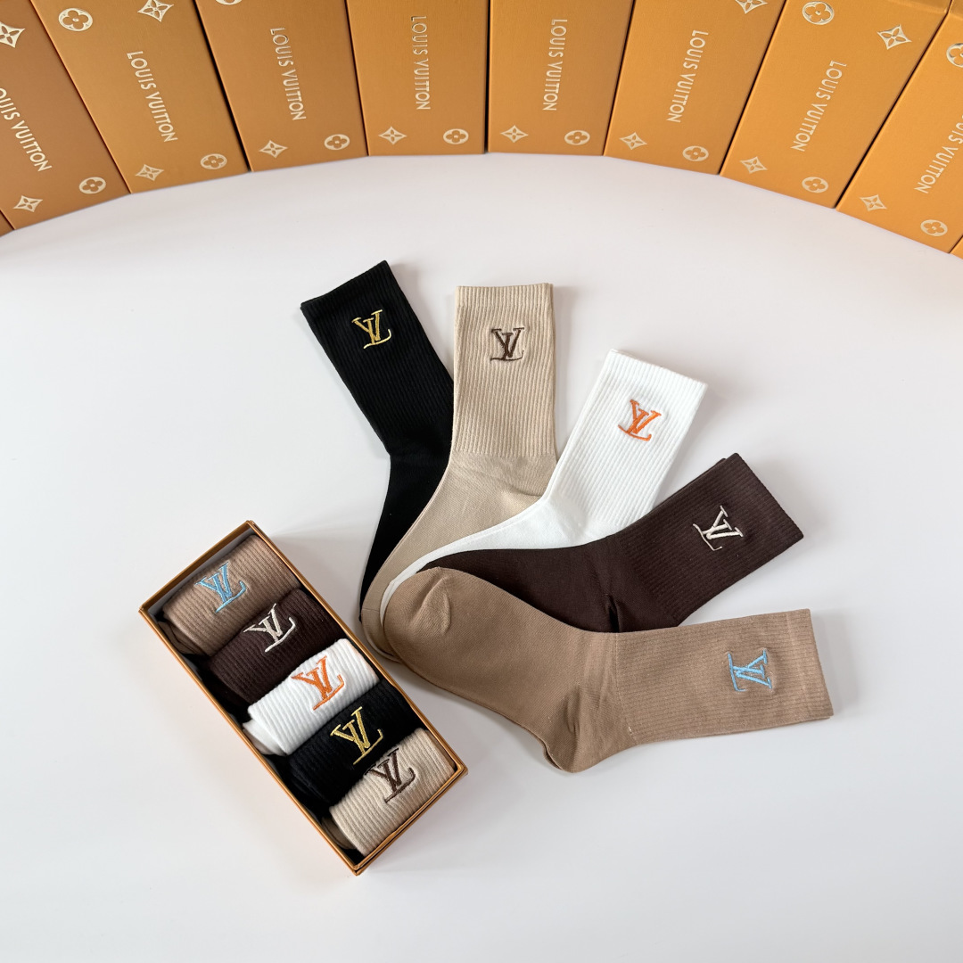 💛配包装 LV（路易威登）新款刺绣中长筒款堆堆袜袜子！一盒五双， 专柜同步筒款袜子，💛大牌出街，潮人必备🔥超好搭