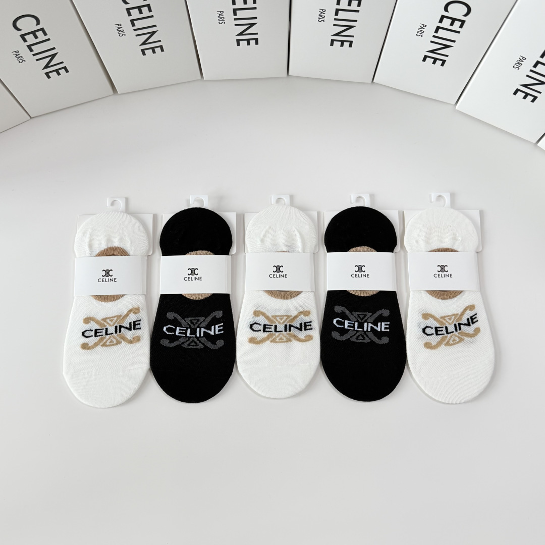 💛配包装 CELINE（赛琳）新款船袜堆堆袜袜子！一盒五双， 专柜同步筒款袜子，💛大牌出街，潮人必备🔥超好搭