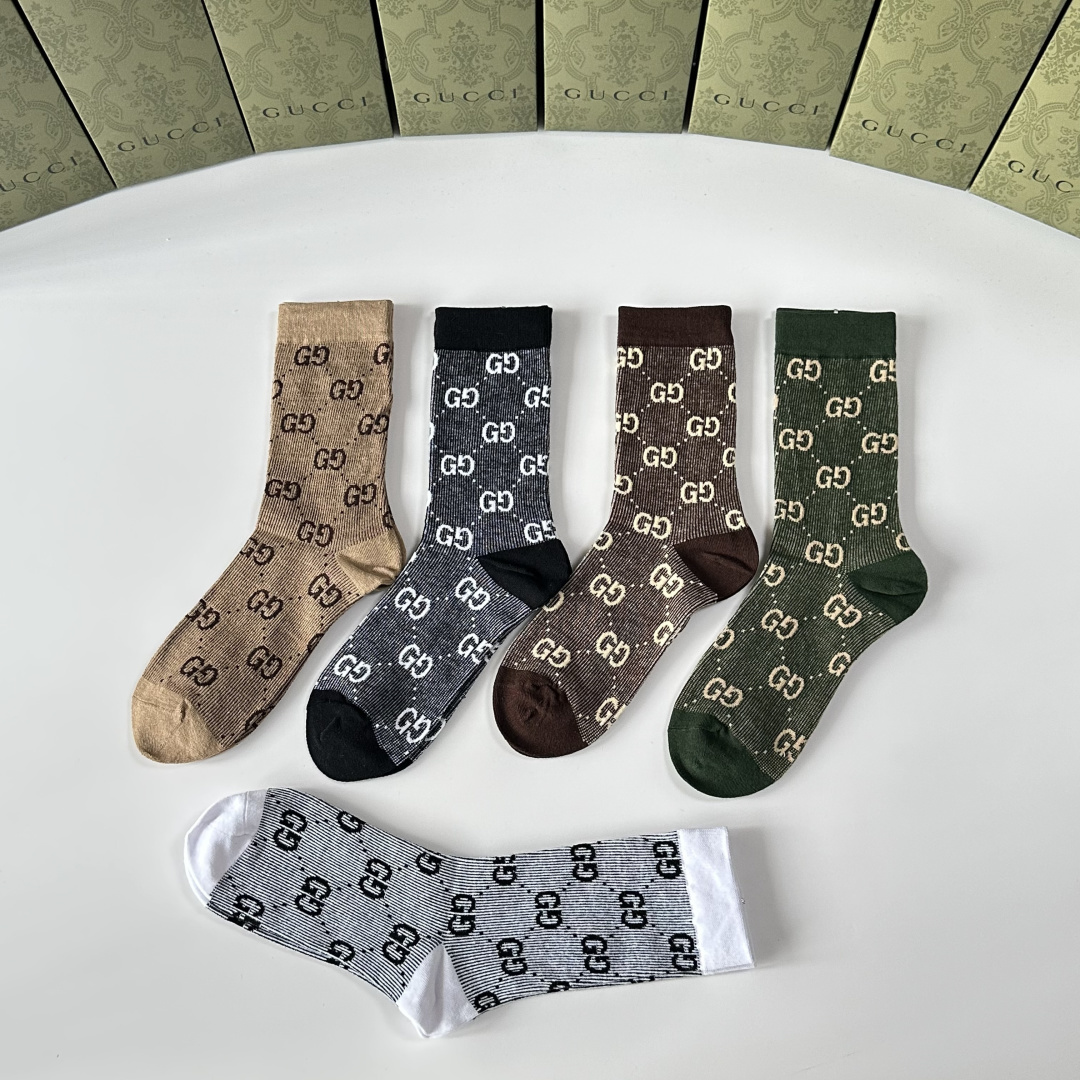 💛配专柜包装 Gucci（古驰）新款双针中长款堆堆袜袜子！一盒五双，专柜同步筒袜袜子，💛大牌出街，潮人必备🔥超好搭。