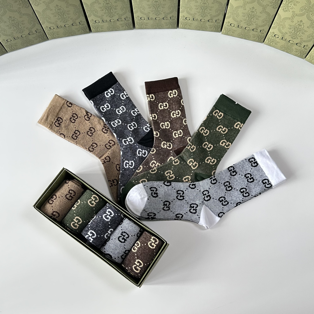 💛配专柜包装 Gucci（古驰）新款双针中长款堆堆袜袜子！一盒五双，专柜同步筒袜袜子，💛大牌出街，潮人必备🔥超好搭。