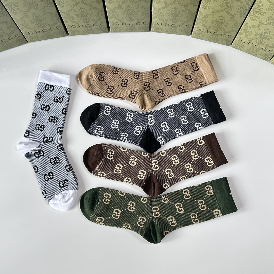 💛配专柜包装 Gucci（古驰）新款双针中长款堆堆袜袜子！一盒五双，专柜同步筒袜袜子，💛大牌出街，潮人必备🔥超好搭。
