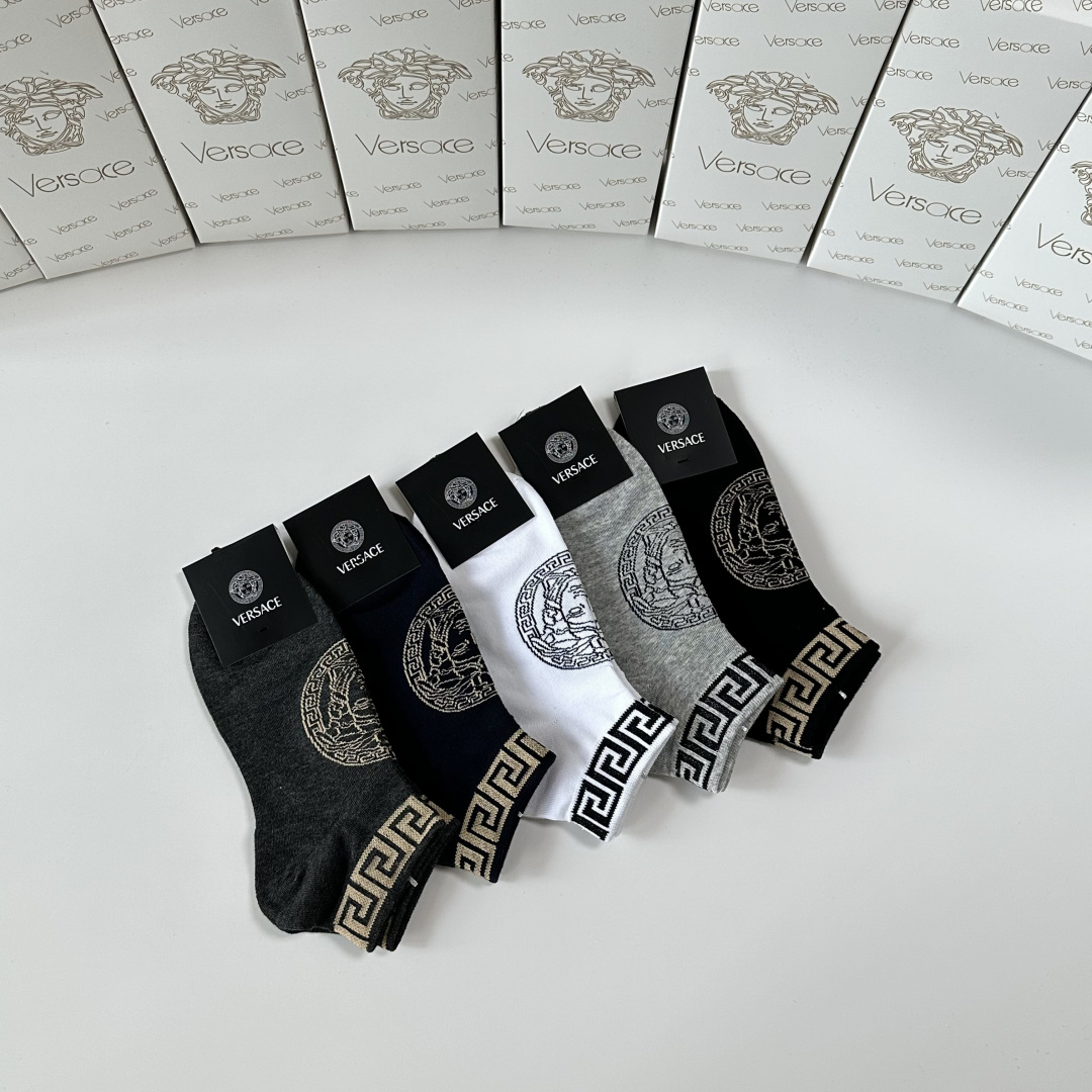 💛配专柜包装 VERSACE（范思哲） 新款中短款堆堆袜袜子！一盒五双，专柜同步筒袜袜子，💛大牌出街，潮人必备🔥超好搭