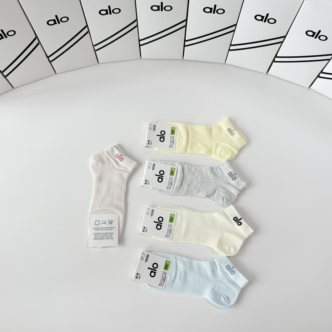 💛配包装 ALO（阿洛）新款中短款堆堆袜袜子！一盒五双， 专柜同步筒款袜子，💛大牌出街，潮人必备🔥超好搭