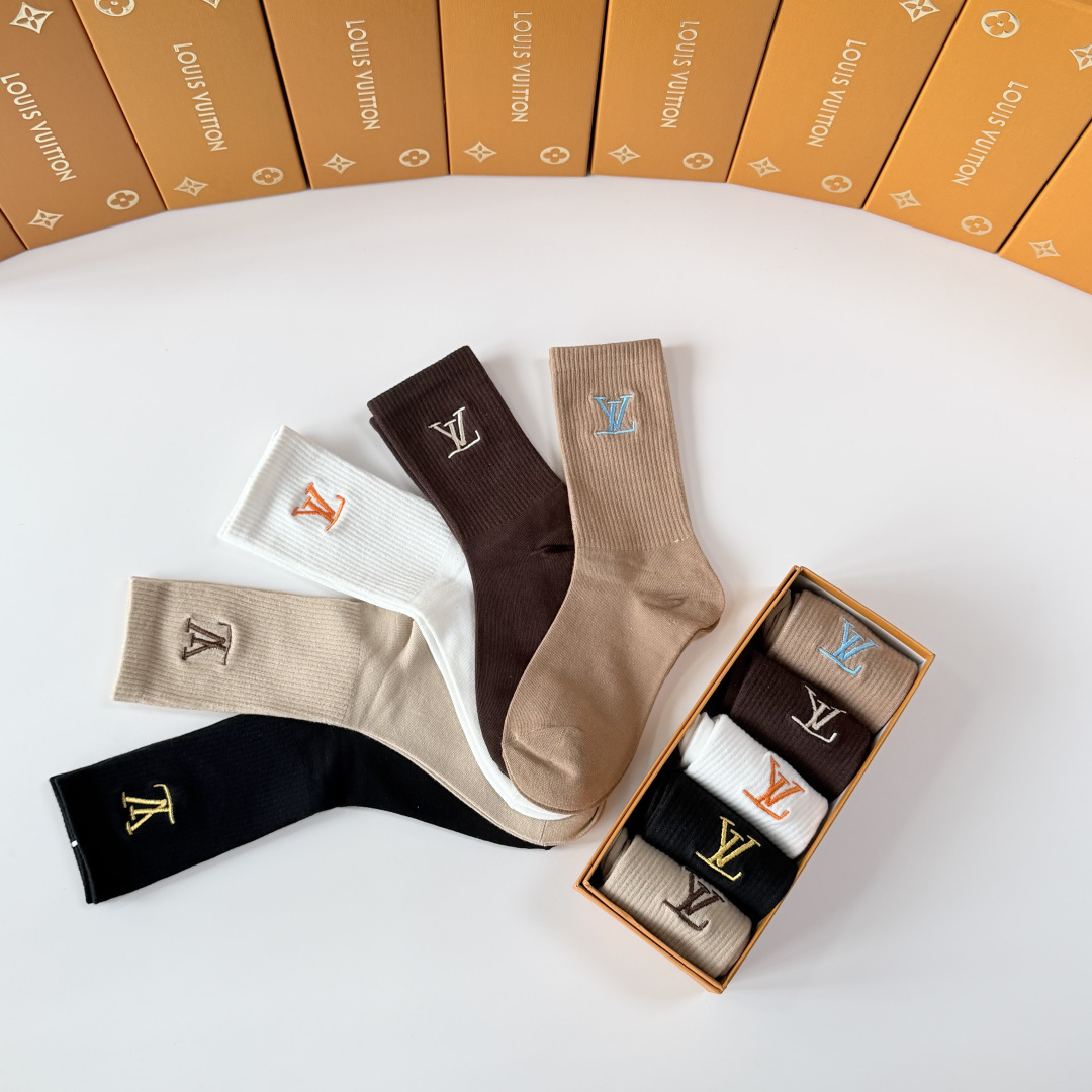 💛配包装 LV（路易威登）新款刺绣中长筒款堆堆袜袜子！一盒五双， 专柜同步筒款袜子，💛大牌出街，潮人必备🔥超好搭