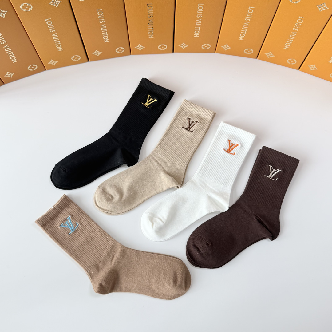 💛配包装 LV（路易威登）新款刺绣中长筒款堆堆袜袜子！一盒五双， 专柜同步筒款袜子，💛大牌出街，潮人必备🔥超好搭