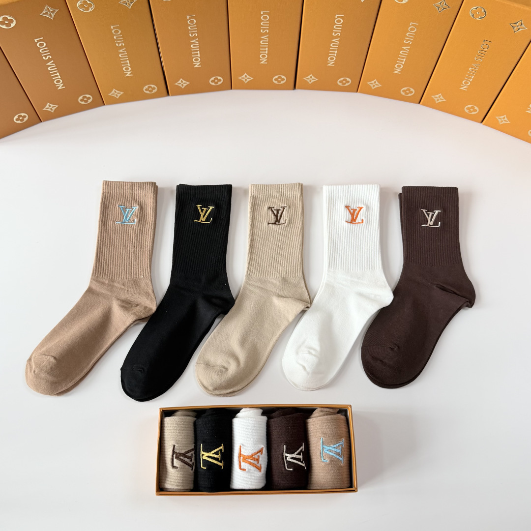 💛配包装 LV（路易威登）新款刺绣中长筒款堆堆袜袜子！一盒五双， 专柜同步筒款袜子，💛大牌出街，潮人必备🔥超好搭