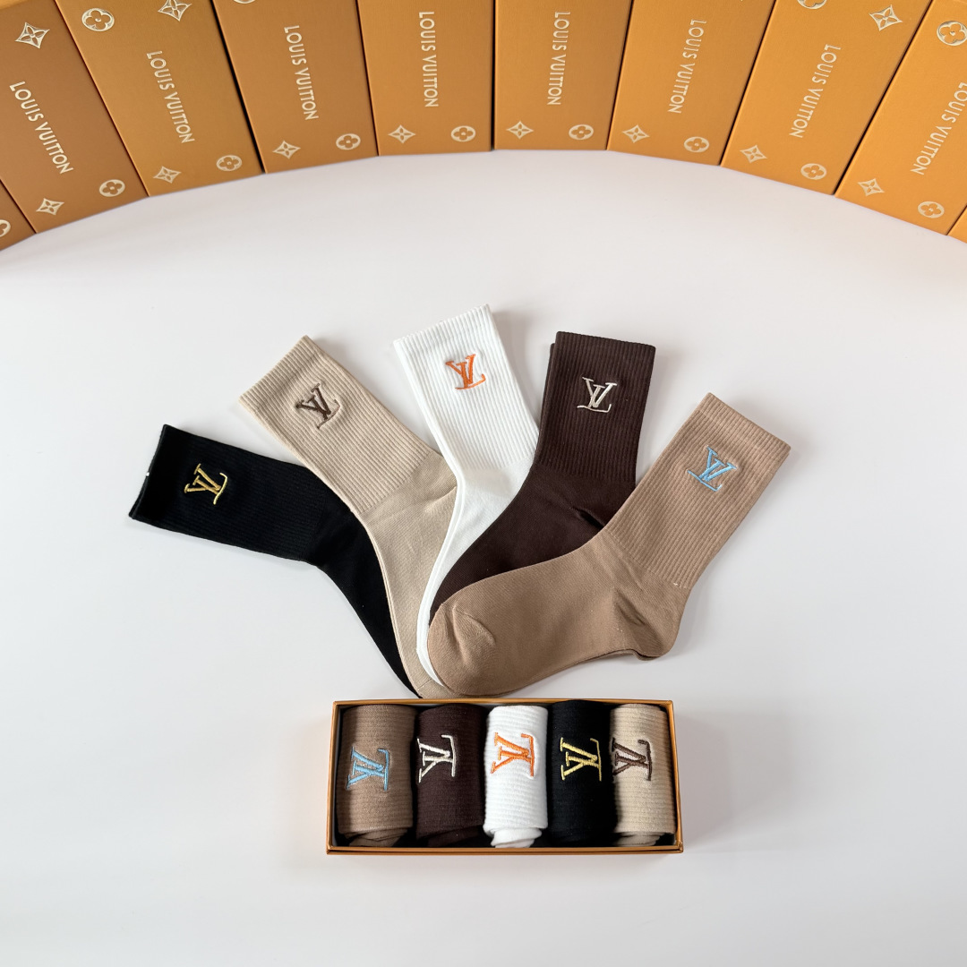 💛配包装 LV（路易威登）新款刺绣中长筒款堆堆袜袜子！一盒五双， 专柜同步筒款袜子，💛大牌出街，潮人必备🔥超好搭