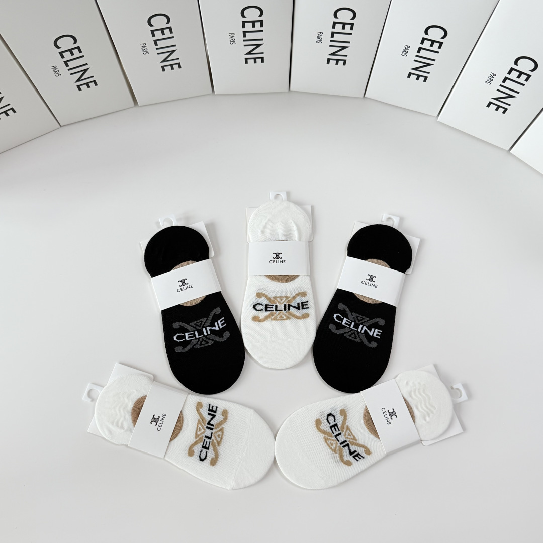 💛配包装 CELINE（赛琳）新款船袜堆堆袜袜子！一盒五双， 专柜同步筒款袜子，💛大牌出街，潮人必备🔥超好搭