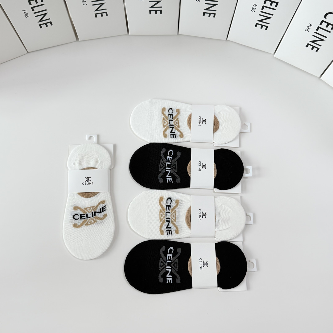 💛配包装 CELINE（赛琳）新款船袜堆堆袜袜子！一盒五双， 专柜同步筒款袜子，💛大牌出街，潮人必备🔥超好搭