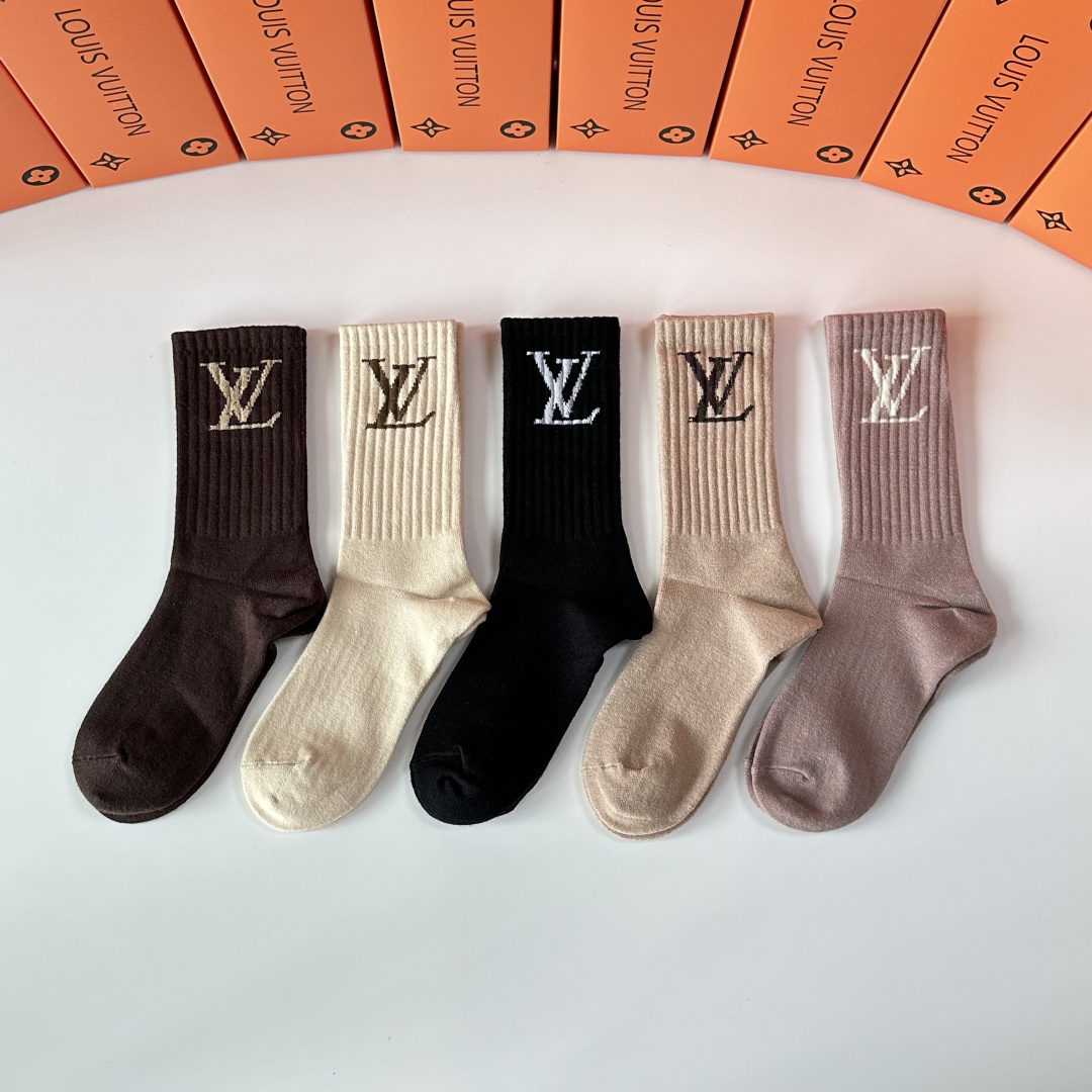 💛配专柜包装 LV（路易威登）新款羊毛中长款堆堆袜袜子！一盒五双，专柜同步筒袜袜子，💛大牌出街，潮人必备🔥超好搭