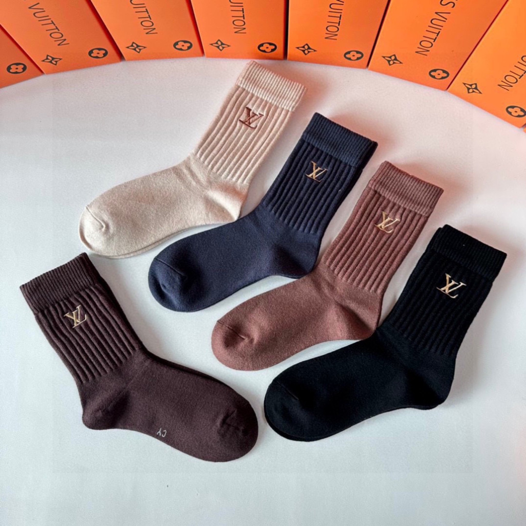 💛配包装 LV（路易威登）新款羊绒中长款堆堆袜袜子！一盒五双， 专柜同步筒款袜子，💛大牌出街，潮人必备🔥超好搭